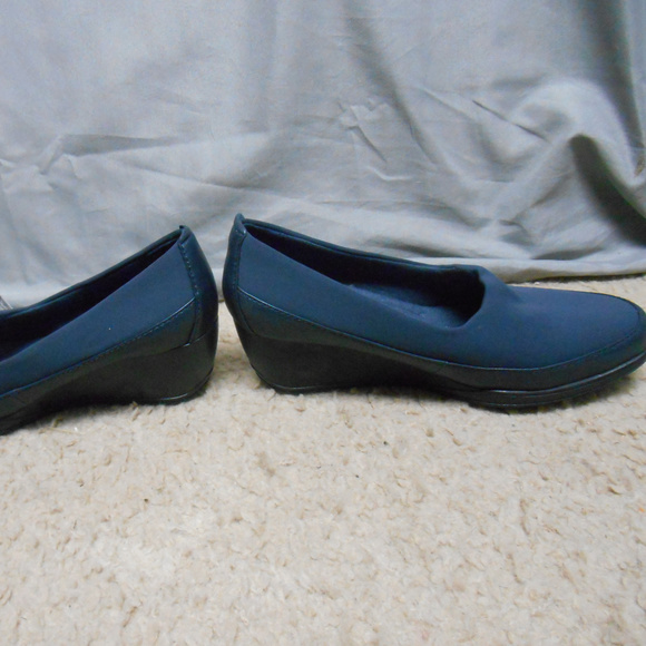 NWOT Clark’s blue slip on 2” wedge heel shoes 6W - Picture 2 of 5